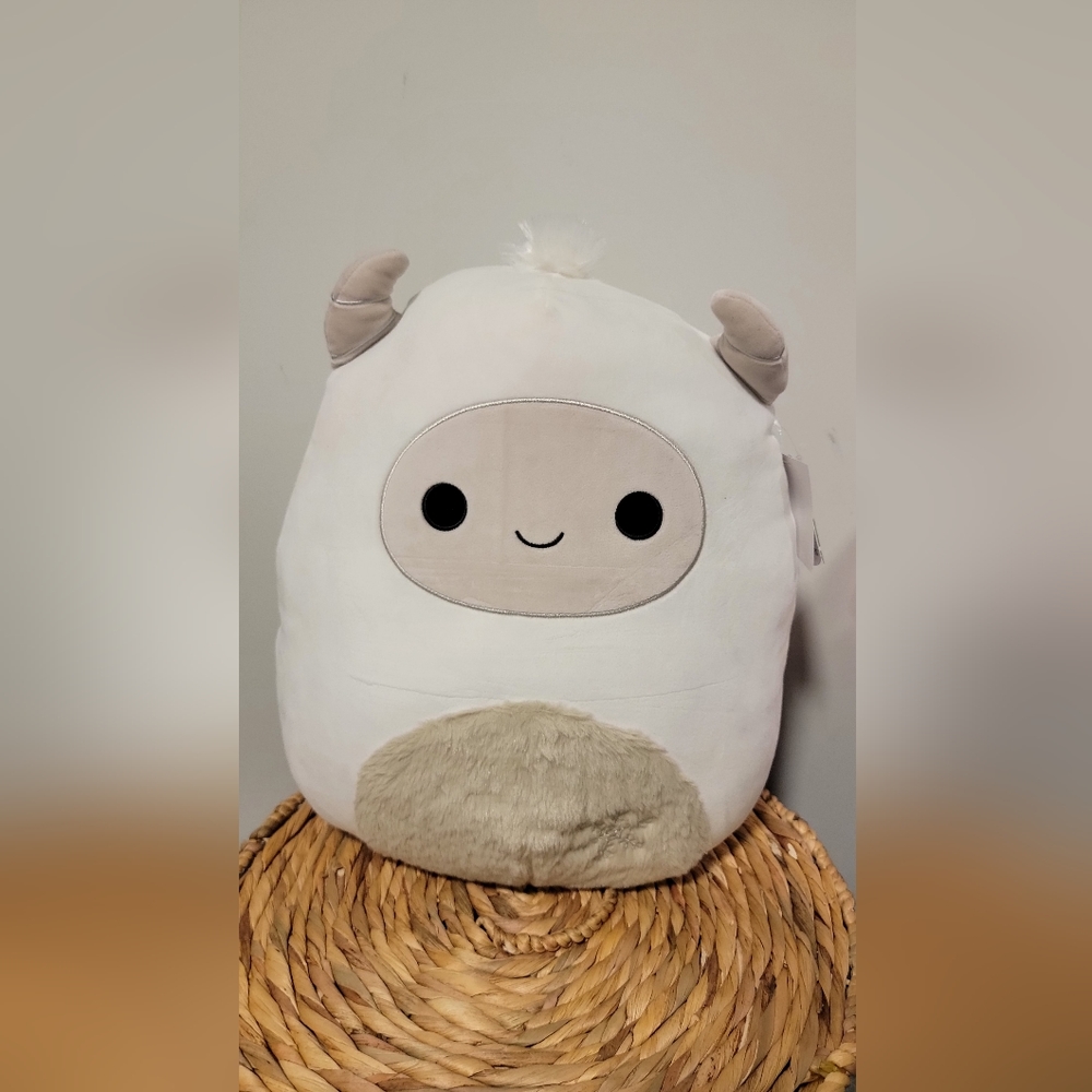Amleth squishmallow 16" bnwt